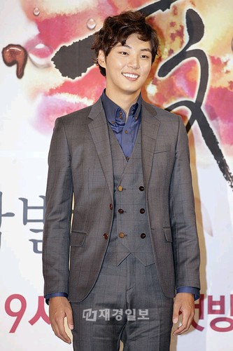 ドラマ『私も、花』制作発表会:ユン・シユン(1)