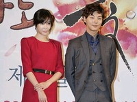 ドラマ『私も、花』制作発表会:ユン・シユン&イ・ジア(1) ドラマ『私も、花』制作発表会:ユン・シユン&イ・ジア(1)