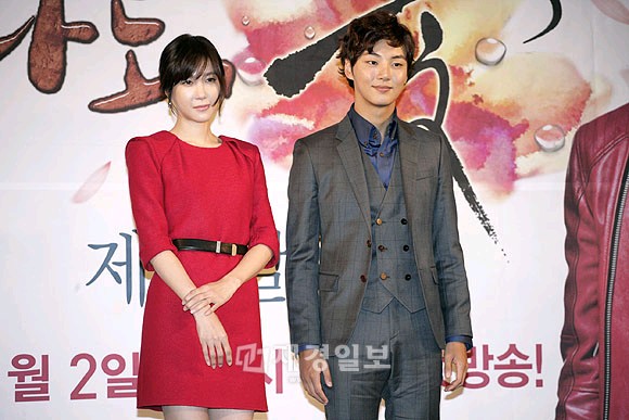 ドラマ『私も、花』制作発表会:ユン・シユン&イ・ジア(2)