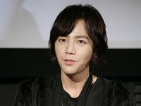 チャン・グンソクが、最近浮上したドラマ『愛の雨』に関する不仲説について言及した。