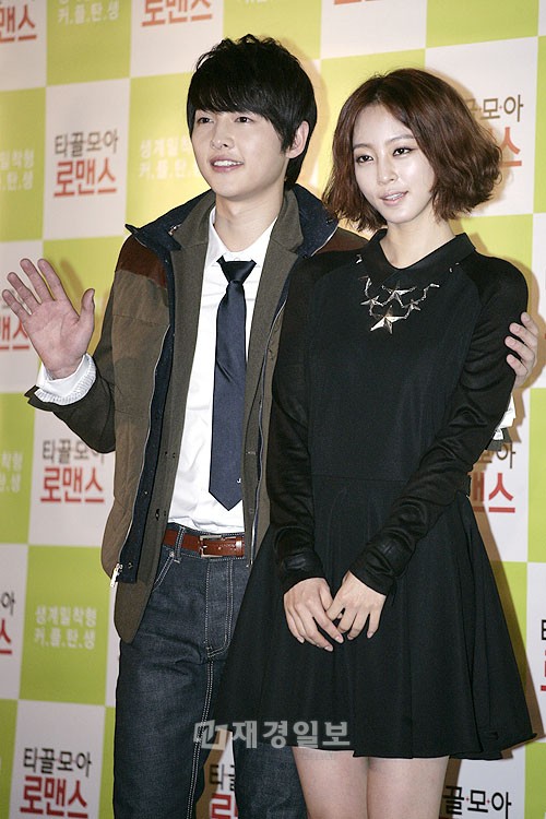 映画「ちりも積もればロマンス」のマスコミ試写会に出席するハン・イェスル、ソン・ジュンギら(1)