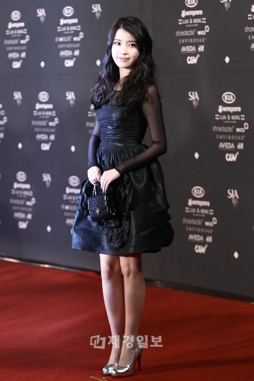 トレンド授賞式「2011スタイルアイコンアワード」に出席するIU(4)