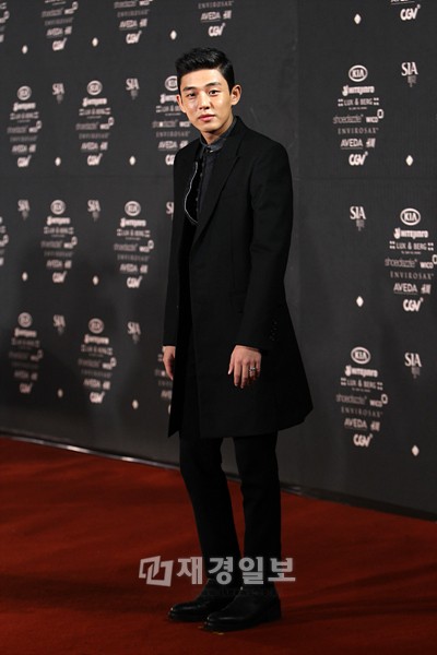 トレンド授賞式「2011スタイルアイコンアワード」に出席するユ・アイン