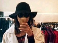 イ・ヒョリは4日、自身のツイッターで「オープンと同時にジャケットとはバイバイ」というコメントとともに写真を公開した。写真＝イ・ヒョリのツイッター
