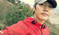 韓国の人気俳優ユン・サンヒョンが登山する姿を公開し、ファンに近況を報告した。