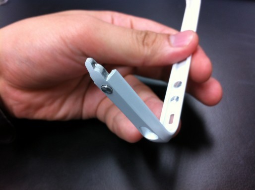 iPhone4Sを購入すると同時に、もっとも合いそうなアルミケースを探しているときに出会った商品。細部まで美しく、高級感と強度、どちらも高いレベルを持ったケースをご紹介。 iPhone4Sを購入すると同時に、もっとも合いそうなアルミケースを探しているときに出会った商品。細部まで美しく、高級感と強度、どちらも高いレベルを持ったケースをご紹介。