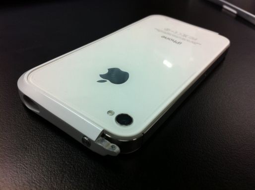 iPhone4Sを購入すると同時に、もっとも合いそうなアルミケースを探しているときに出会った商品。細部まで美しく、高級感と強度、どちらも高いレベルを持ったケースをご紹介。 iPhone4Sを購入すると同時に、もっとも合いそうなアルミケースを探しているときに出会った商品。細部まで美しく、高級感と強度、どちらも高いレベルを持ったケースをご紹介。