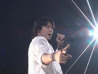 東芝、福山雅治さん初の3Dライブ映像を家電販売店の東芝レグザコーナーで上映(画像:財経新聞社) 東芝、福山雅治さん初の3Dライブ映像を家電販売店の東芝レグザコーナーで上映(画像:財経新聞社)