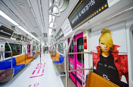 韓国の人気グループ「BIGBAGNG」（ビッグバン）や「2NE1」（トゥエニィワン）の所属事務所であるYGエンターテインメントが、最近韓国で開通した地下鉄・新盆唐線で「YGファミリー列車」を運行して話題を呼んでいる。