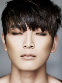 韓国男性歌手グループ「2AM」(ツーエイエム)のチョン・ジヌンが、今年7月のソロ曲『ラララ』の無料配布に続いてまたもファンにサプライズ・プレゼントした。 韓国男性歌手グループ「2AM」(ツーエイエム)のチョン・ジヌンが、今年7月のソロ曲『ラララ』の無料配布に続いてまたもファンにサプライズ・プレゼントした。