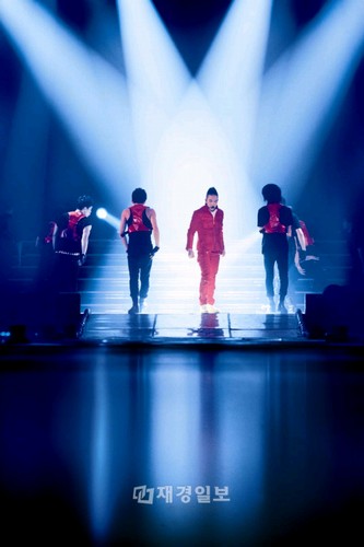 韓国のミュージックエンターテイメントチャンネル韓国SBS MTVは、『2011 MTVヨーロッパミュージックアワード』で、韓国男性アイドルグループ「BIGBANG」(ビッグバン)が韓国歌手初の“ワールドワイド・アクト賞”部門最優秀賞受賞という快挙を遂げたことを記念し、12日には「BIGBANG DAY」、13日には「EMA DAY」特集を準備している。 韓国のミュージックエンターテイメントチャンネル韓国SBS MTVは、『2011 MTVヨーロッパミュージックアワード』で、韓国男性アイドルグループ「BIGBANG」(ビッグバン)が韓国歌手初の“ワールドワイド・アクト賞”部門最優秀賞受賞という快挙を遂げたことを記念し、12日には「BIGBANG DAY」、13日には「EMA DAY」特集を準備している。