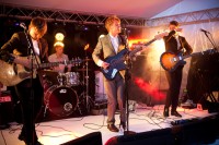FASHION‘S NIGHT OUTでバーバリー表参道にてUKバンドのライブパフォーマンスが！ - クリストファー・ベイリーも来日
