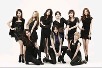 少女時代など韓国を代表する歌手たちが、試験を終えた韓国の受験生のために特別コンサートを開く。