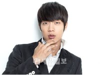 SUPER JUNIORのイトゥクとBEASTのユン・ドゥジュン、女優のパク・シネが、『2011 メロンミュージックアワード』の共同MCに抜擢された。 SUPER JUNIORのイトゥクとBEASTのユン・ドゥジュン、女優のパク・シネが、『2011 メロンミュージックアワード』の共同MCに抜擢された。