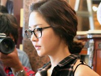 歌手で女優のソン・ユリが、韓国のケーブルチャネルオン・スタイルの『ソン・ユリのLaunch my life』で、ファッション・エディターとして成功的な変身を遂げた撮影ビハインド写真を披露し、関心を集めている。写真=キングコングエンターテイメント