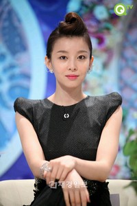 司会者イ・フィジェがアタックしようと考えたという事実が明らかになって注目された韓国タレント、パク・ヨンニンが、自分のことを「女性アイドルグループ2NE1(トゥエニィワン)のパク・サンダラと似てる気がする」と驚きの発言をした。 司会者イ・フィジェがアタックしようと考えたという事実が明らかになって注目された韓国タレント、パク・ヨンニンが、自分のことを「女性アイドルグループ2NE1(トゥエニィワン)のパク・サンダラと似てる気がする」と驚きの発言をした。