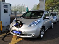 100%電気自動車「日産リーフ」（写真提供：日産自動車）