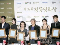 16日午後、ソウル・CGV永登浦（ヨンドゥンポ）で「第32回青龍映画祭のハンドプリンティング」イベントが行われた。