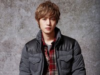アイドルグループ「SS501」（ダブルエスゴーマルイチ）のリーダー、キム・ヒョンジュンがモデルを務めているサーフブランド「HANG TEN（ハンテン）」(www.hangten.co.kr )の冬のグラビアが公開された。