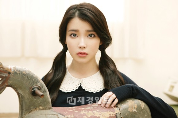 IUは今月17日、ロエンアーティスト公式ツイッター（@loen_artist）で2ndアルバムのコンセプトイメージを公開し、韓国国内活動の再開を告知した。