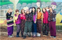 初放送から話題の『青春不敗2』で、ガールズグループの合宿所が公開される。写真＝KBS