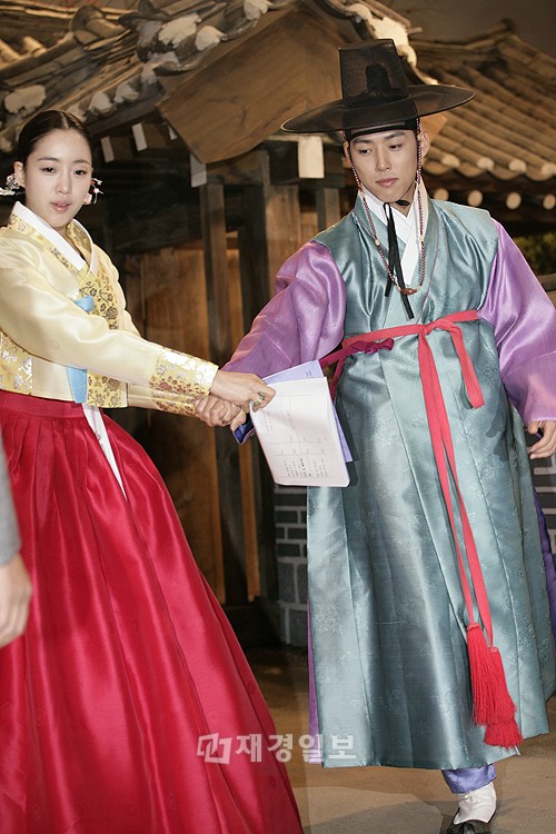 ドラマ『仁粹大妃』の撮影現場：ハム・ウンジョンとペク・ソンヒョン（8）