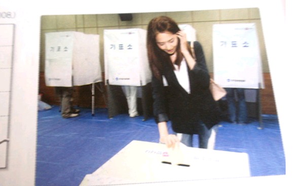 少女時代のユナが、韓国の社会科探求の教科書に登場し、話題となっている。写真=オンラインコミュニティ掲示板
