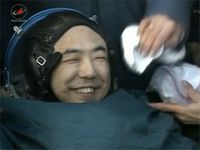 帰還した古川宇宙飛行士（写真：JAXA/NASA）