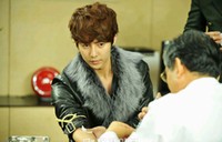 SS501の末っ子キム・ヒョンジュン(マンネ)が韓国KBSドラマ『自己発光の彼女!』(ユ・ヨンウン、ソン・ミンス脚本、イ・ジョンピョ演出)の初撮影で、役者としてのスタートを切った。
SS501の末っ子キム・ヒョンジュン(マンネ)が韓国KBSドラマ『自己発光の彼女!』(ユ・ヨンウン、ソン・ミンス脚本、イ・ジョンピョ演出)の初撮影で、役者としてのスタートを切った。