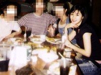 オンラインコミュニティの掲示板に22日、友人と共にレストランで食事をしているキム・テヒの写真が投稿された。写真=オンラインコミュニティ
