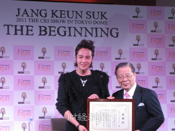 人気俳優チャン・グンソクが25日、初の東京ドーム公演を目前に控え、東京都内で会見を行った。（2011年11月25日、東京都中央区）