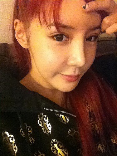 2NE1（トゥエニィワン）のパク・ボムがインフルエンザにかかり、『2011アジアミュージックアワード』（以下2011 MAMA）でのパフォーマンスに影響を与えるかもしれないと心配されている。