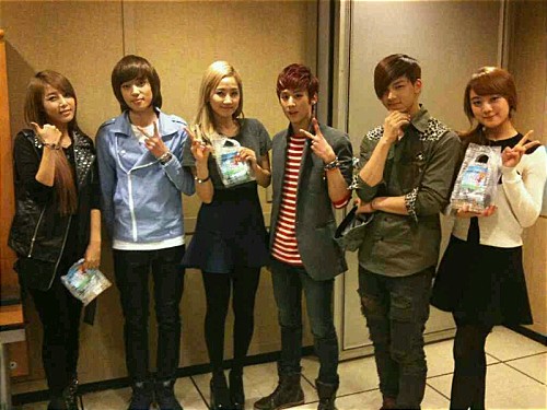 韓国の男性6人アイドルグループ「TEEN TOP」（ティーントップ）が、Wonder Girlsとの写真を公開した。
