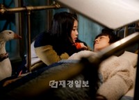 韓国女性歌手IU(アイユー)の2ndアルバムタイトル曲のミュージックビデオのスチールカットが公開された。 韓国女性歌手IU(アイユー)の2ndアルバムタイトル曲のミュージックビデオのスチールカットが公開された。