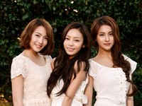 KARAのク・ハラ、パク・ギュリ、カン・ジヨンが、化粧品ブランドのネイチャーリパブリックの『マルチパーフェクションクリーム』のCMで、森の中の女神に変身した。今回の広告は、“You are the Nature”というコンセプトで、現在も自然のままの姿を残す済州エコランドで撮影が行われ、12月からテレビ放映される。