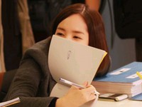 韓国女優パク・ミニョンのドラマ撮影の合間の姿が公開され話題だ。