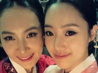 T-ARAのウンジョンと女優のチェ・シラのツーショット写真が公開された。写真＝ウンジョンのツイッターより