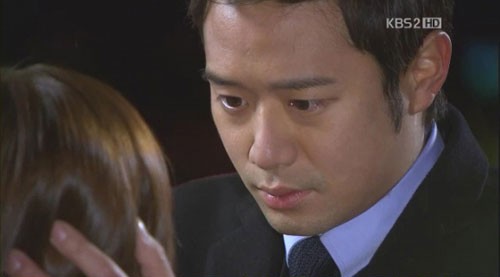 ドラマ『栄光のジェイン』のチョン・ジョンミョンとパク・ミニョンが涙のキスを交わし、視聴者の心をジーンとさせた。