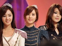 12月1日、開局を迎えた韓国の総合編成チャンネルJTBCの開局祝賀番組『ショーショーショー』が夜7時50分から生放送された。