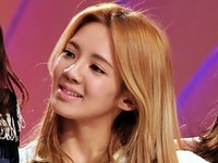 12月1日、開局を迎えた韓国の総合編成チャンネルJTBCの祝賀番組『ショーショーショー』が中央日報の建物内から生中継された。