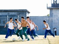 韓国のJTBC開局特集ドラマ『パダムパダム・・・彼と彼女の心拍音』で服役囚に扮したチョン・ウソンとキム・ボムの姿が公開された。