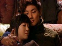 1日に放送された韓国MBCの水木ドラマ『私も花』で、ボンソン（イ・ジア演）はVIP客と言い合いになり、ファヨン（ハン・ゴウン演）と対立するシーンが描かれた。写真＝MBC放送のキャプチャ