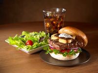 日本だけのスペシャルハンバーガー「Japan Premium」（画像：ウェンディーズ・ジャパン）