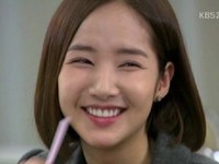 1日に放送されたKBS2TV水木ドラマ『栄光のジェイン』の第16話でイヌ（イ・ジャンウ演）がジェイン（パク・ミニョン演）の頬にキスをしながら告白した。写真＝KBS放送のキャプチャ