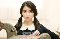 先週、KBS『ミュージックバンク』とSBS『人気歌謡』でカムバックステージを披露したIUは、タイトル曲「あなたと私」を歌い、一編のミュージカルを見ているようだとの好評を得た。 先週、KBS『ミュージックバンク』とSBS『人気歌謡』でカムバックステージを披露したIUは、タイトル曲「あなたと私」を歌い、一編のミュージカルを見ているようだとの好評を得た。