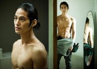 総合編成チャンネルJTBCドラマ『パダムパダム　彼と彼女の心拍音』の制作陣は5日、主演俳優チョン・ウソンとキム・ボムの上半身裸の写真を公開した。