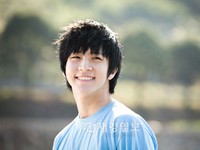 アイドルグループ「MBLAQ」（エムブラック）のチョンドゥン（本名パク・サンヒョン）が、JTBC開局特集月・火ミニシリーズ「パダムパダム…彼と彼女の心臓の音」（脚本ノ・ヒギョン、演出キム・ギュテ、制作MI、MWM）で演技者としてデビューする。