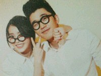 歌手IU（アイユー）の癒し系マネージャーが話題だ。写真=オンラインコミュニティー