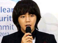 来年3月26、27日にソウルで開かれる『2012ソウル核安全保障サミット』の広報大使に選ばれた韓流スターのチャン・グンソクが7日、韓国外交通商省で同大使の委嘱を受けた。