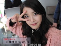 韓国でセカンドアルバムをリリースして音源チャートを席巻する勢いを見せているIUが8日、ラジオ『チェ・ファジョンのパワータイム』に出演し、トークを繰り広げた。 韓国でセカンドアルバムをリリースして音源チャートを席巻する勢いを見せているIUが8日、ラジオ『チェ・ファジョンのパワータイム』に出演し、トークを繰り広げた。